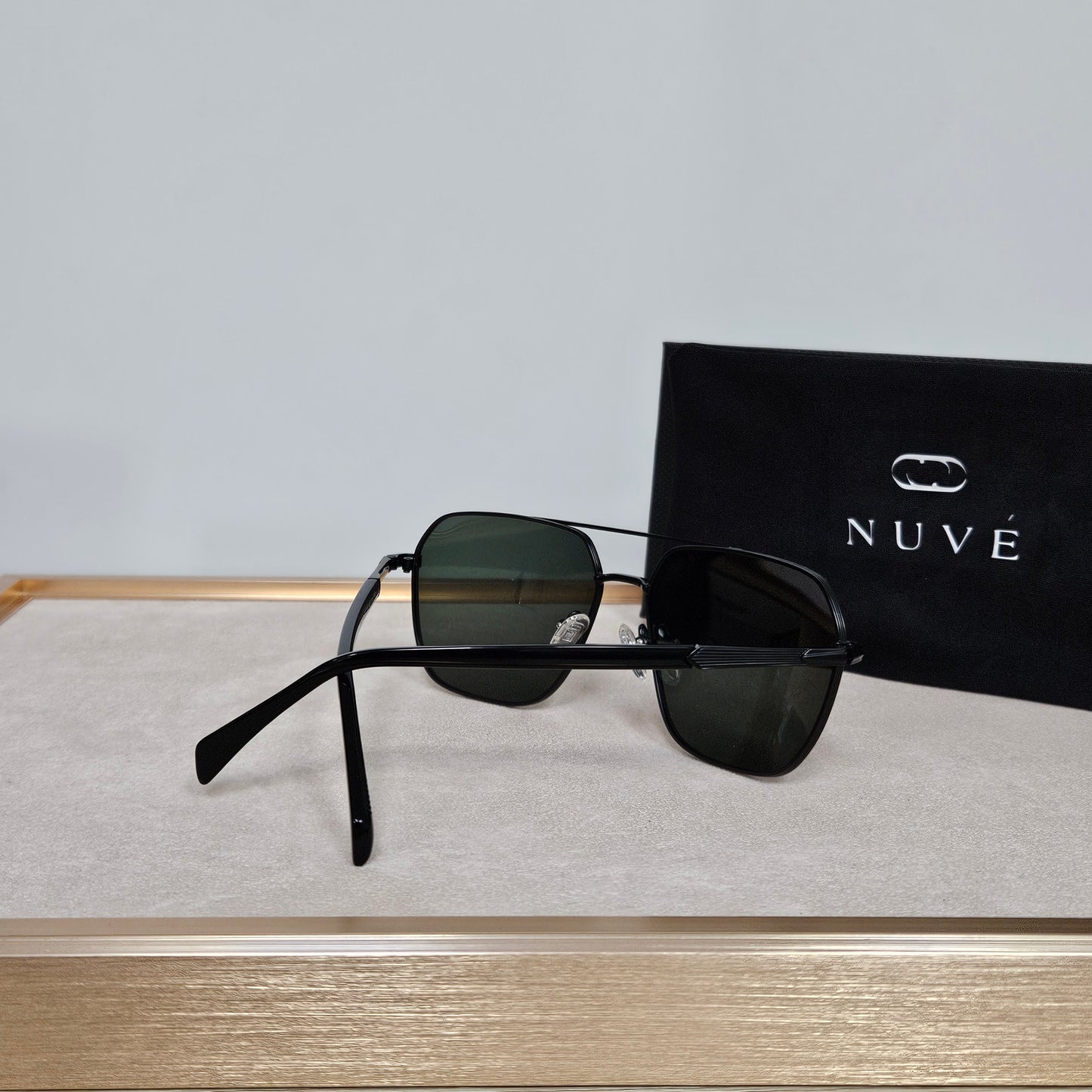 — Nuvé – Eclipse Shadow Aviator