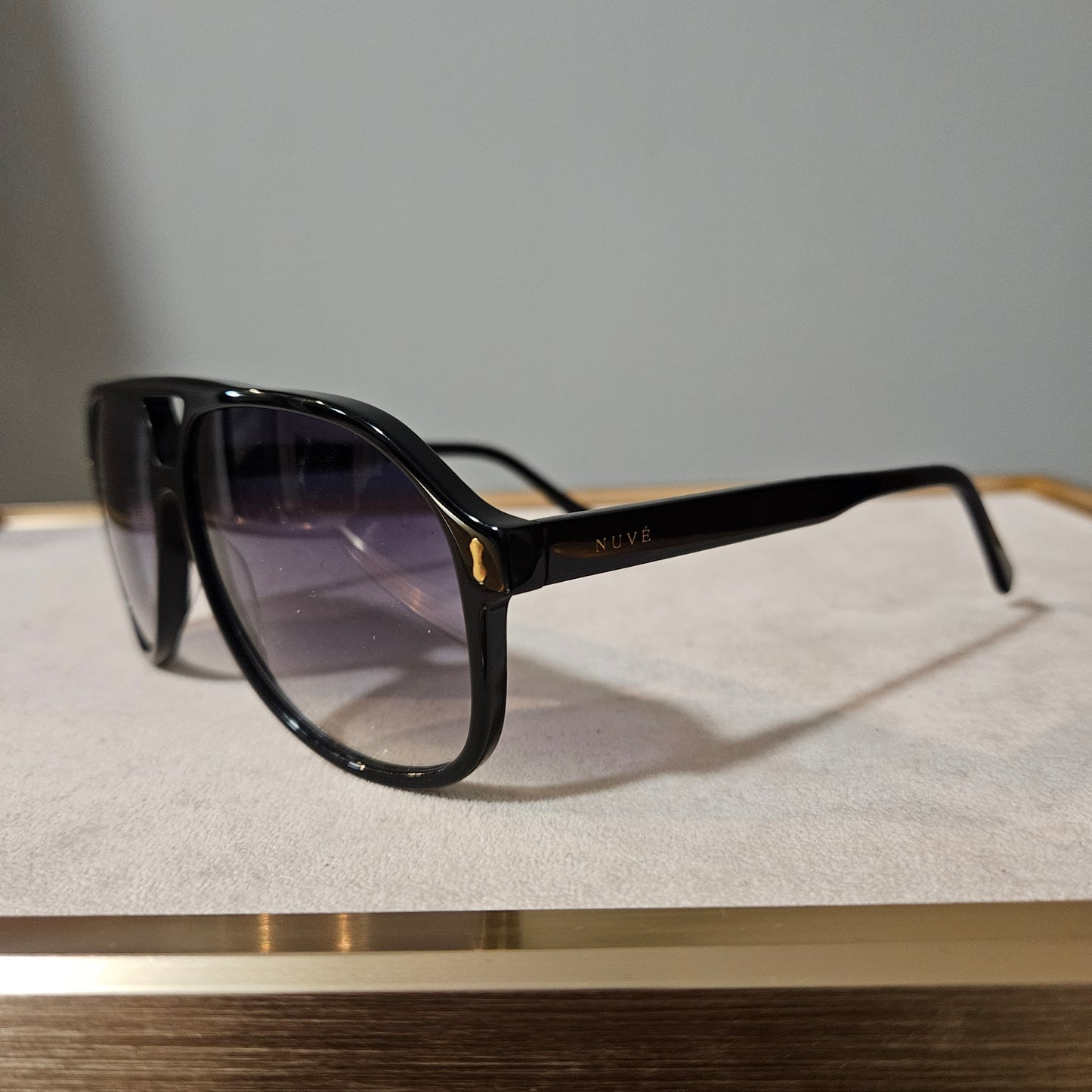 Gallery-Black