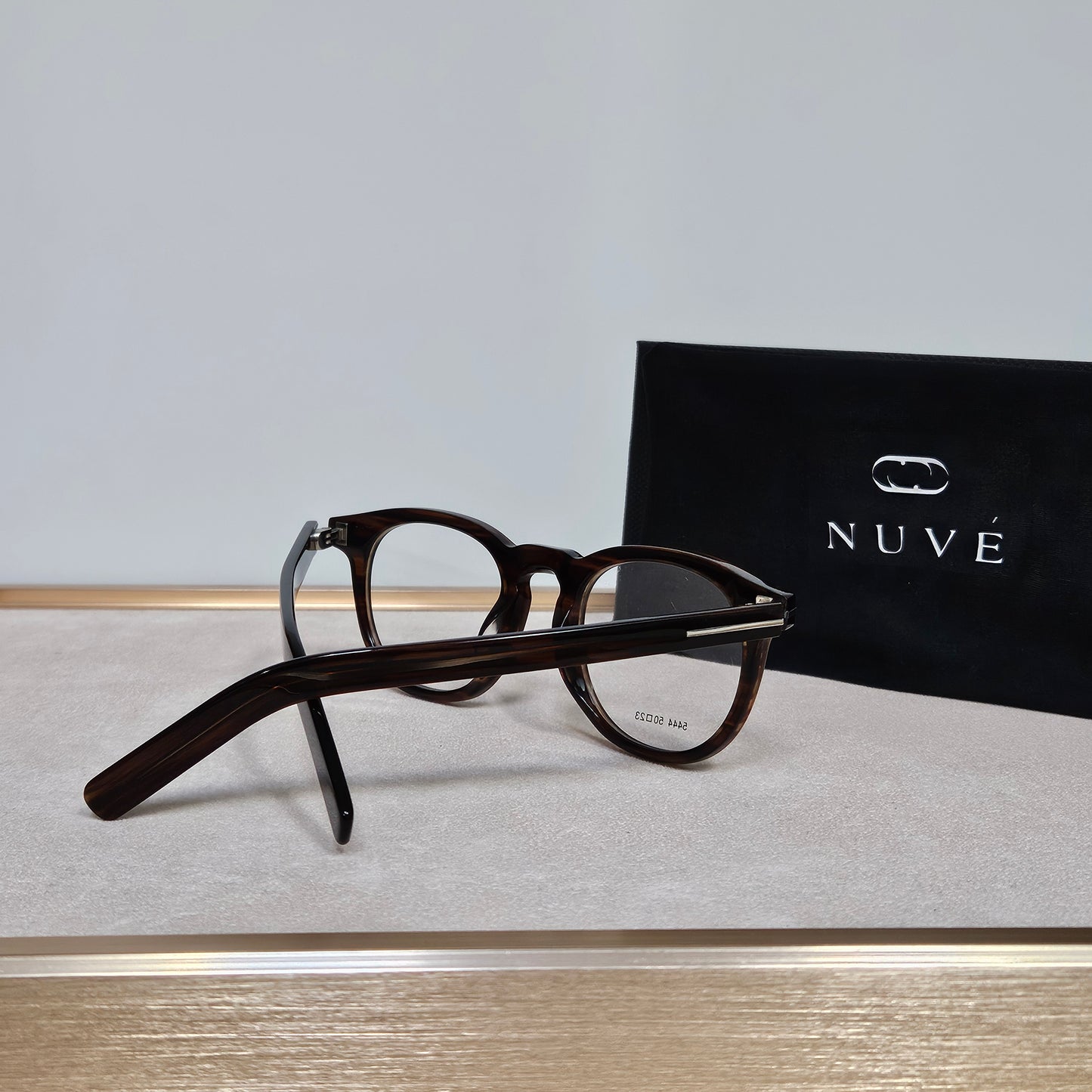 Nuvé Bourbon – Timeless. Warm. Refined