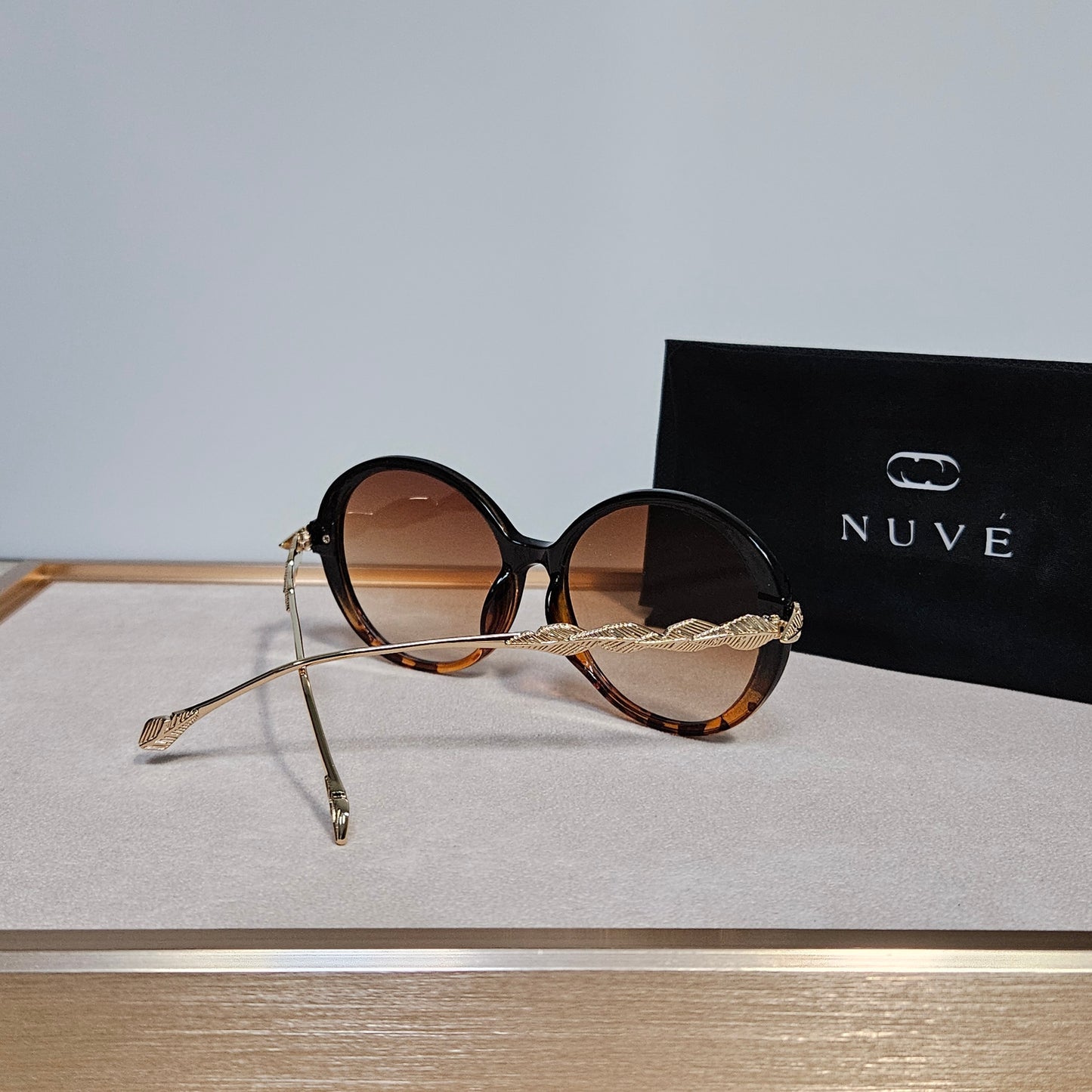 Nuvé Muse Round Acetate Sunglasses – Gold Leaf Temple