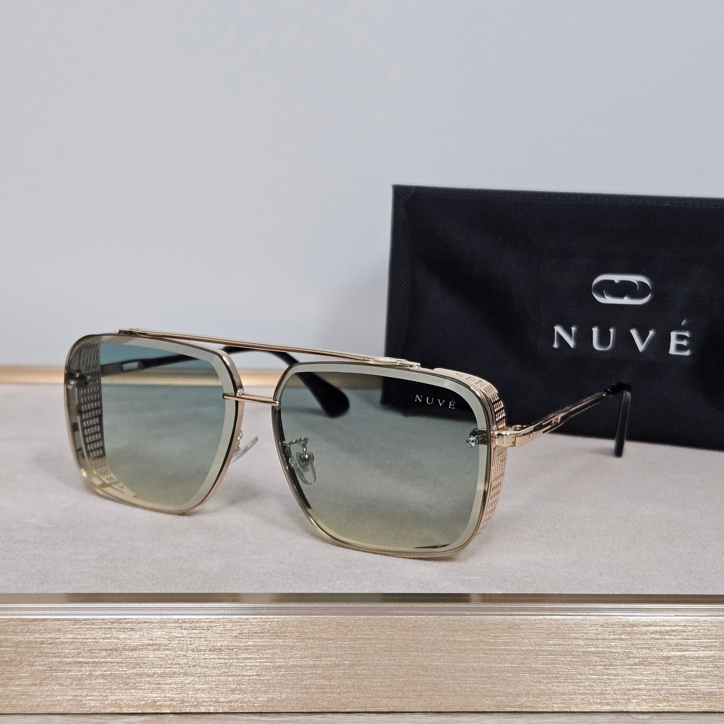 The Nuvè Valente – Champagne Gold with Green Gradient Lenses