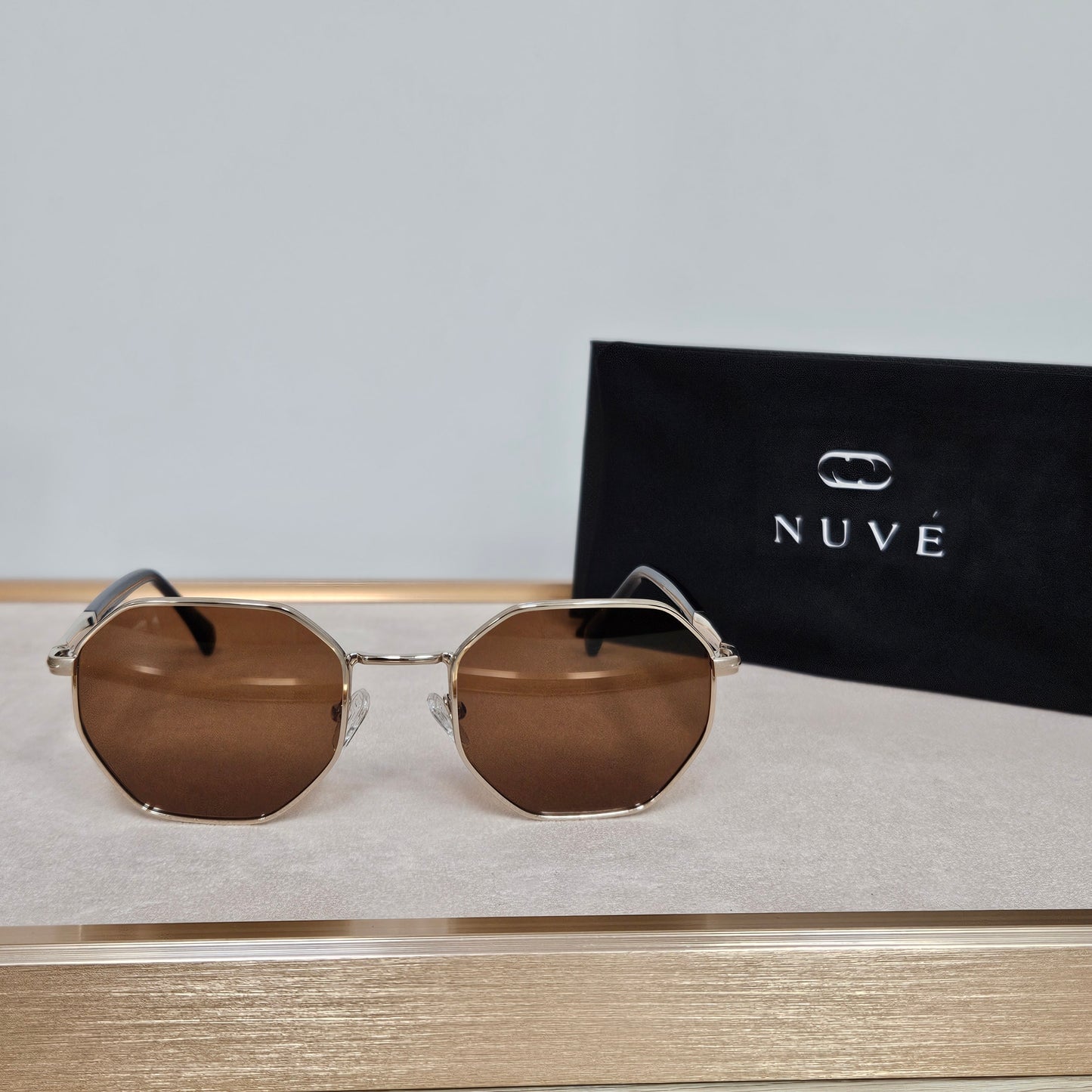 Nuvé – Golden Axis