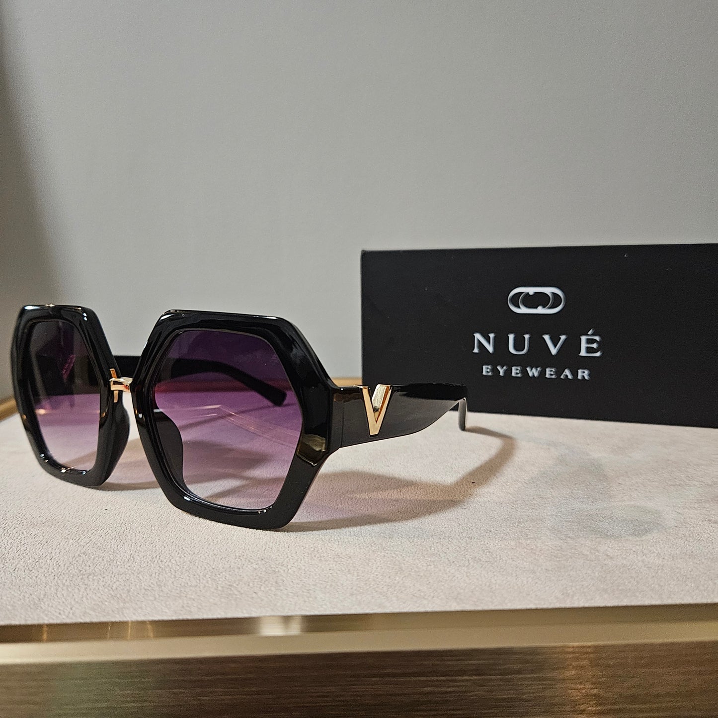 Octavia Lux–Black Oversized