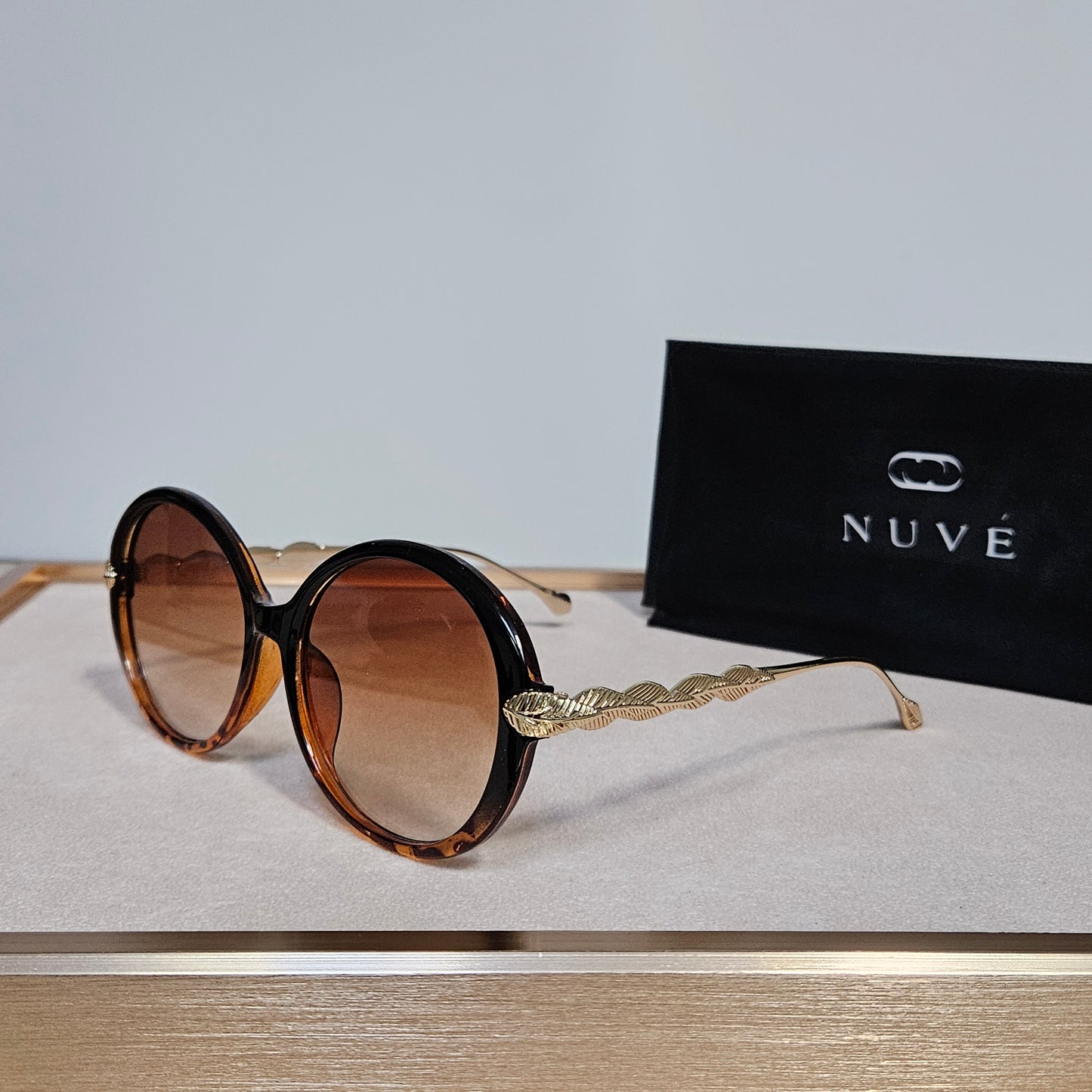 Nuvé Muse Round Acetate Sunglasses – Gold Leaf Temple