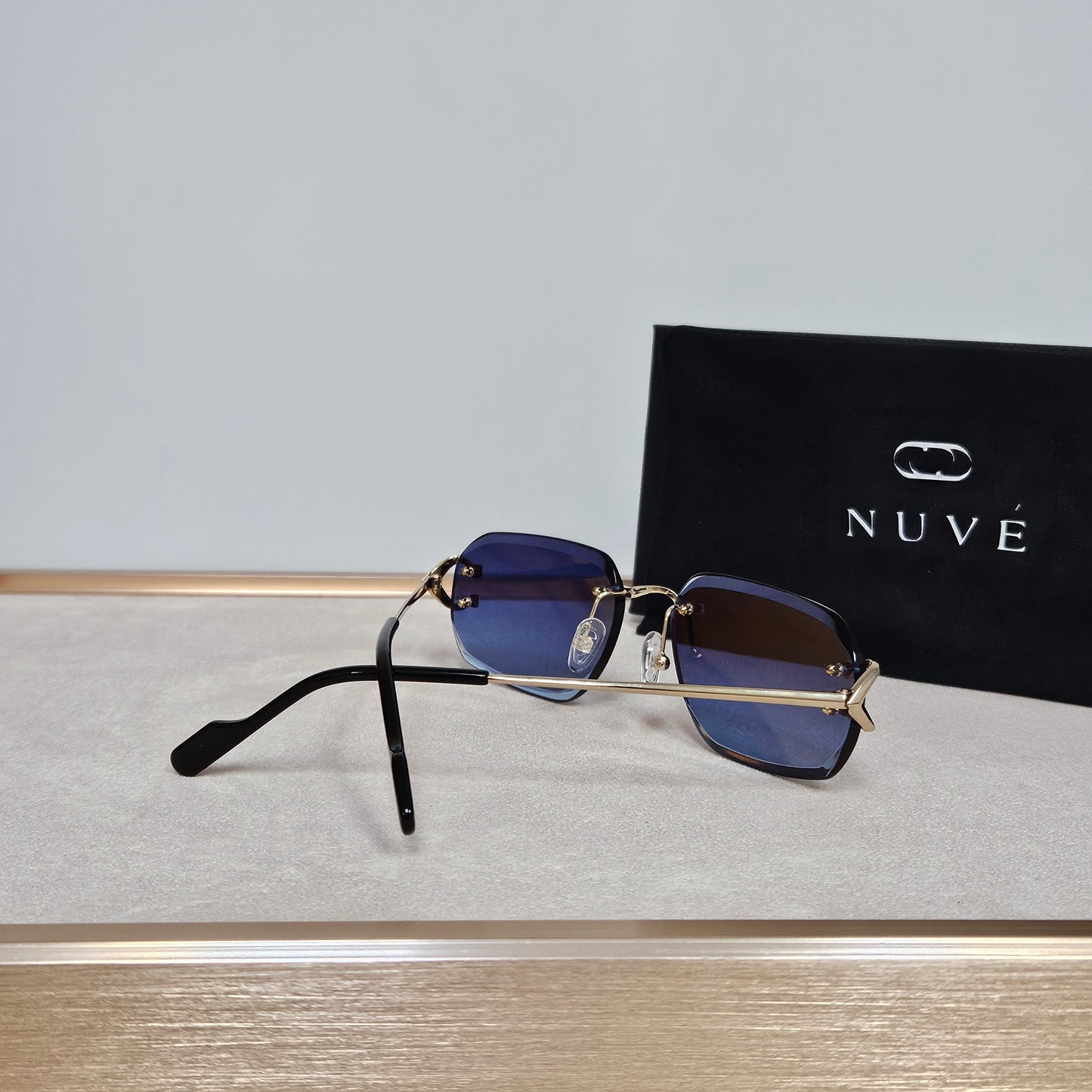 Nuvè Azure Rimless