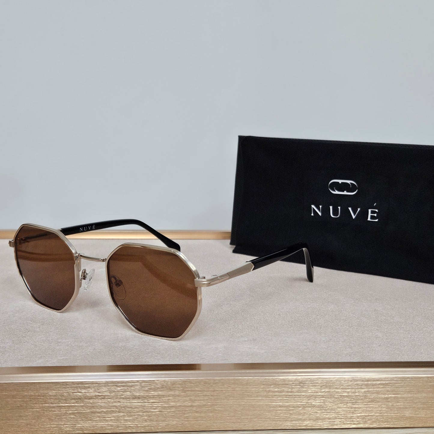 Nuvé – Golden Axis