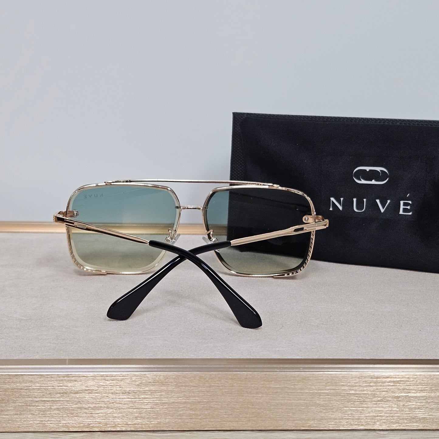 The Nuvè Valente – Champagne Gold with Green Gradient Lenses