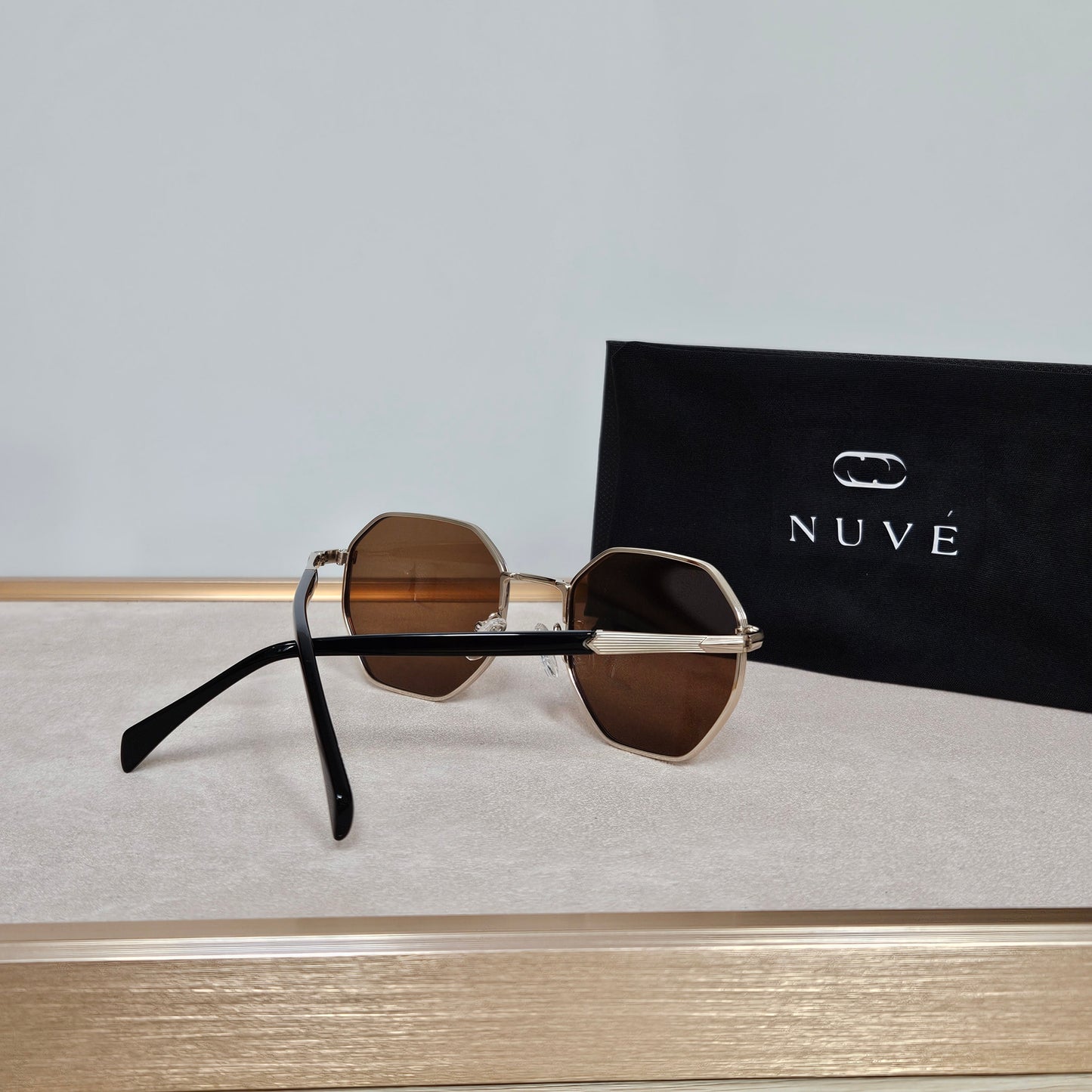 Nuvé – Golden Axis